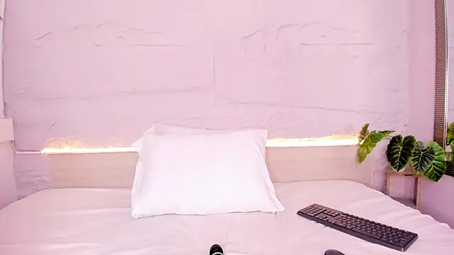 Snapshot of venusgreys1_ chatting on 11.15.25 venusgreys1 online show from 11.15.25