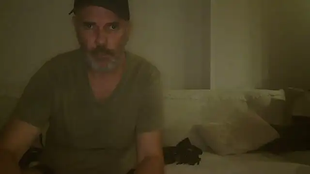 Snapshot of Young_Arab_and_Gay_Daddy chatting on 10.13.25 Young Arab and Gay Daddy online show from 10.13.25