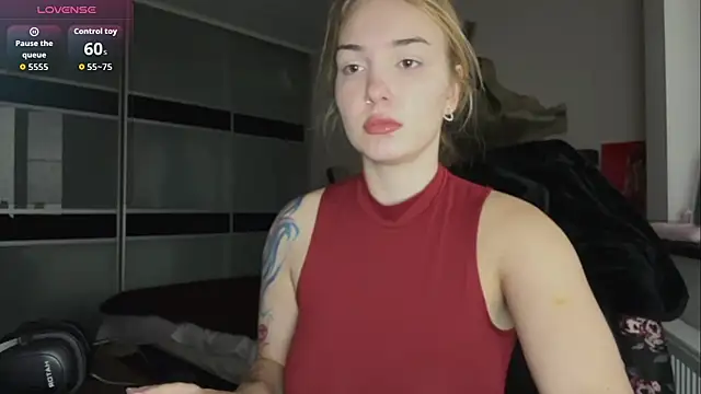 Snapshot of EvaCarter1 chatting on 10.16.25 EvaCarter1 online show from 10.16.25