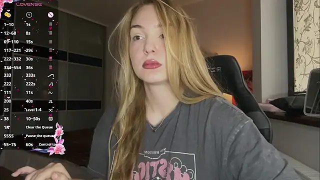 Snapshot of EvaCarter1 chatting on 10.21.25 EvaCarter1 online show from 10.21.25