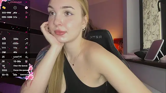 Snapshot of EvaCarter1 chatting on 10.23.25 EvaCarter1 online show from 10.23.25