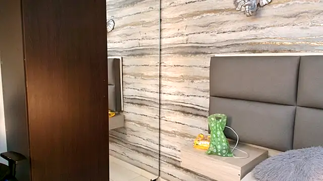 Lovers 21 online show from 11.28.25