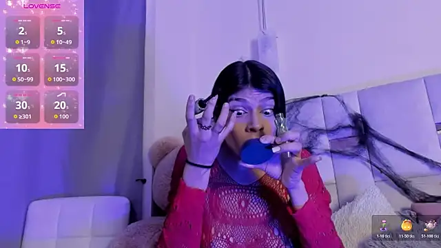 Snapshot of AelithEscarlata chatting on 10.28.25 AelithEscarlata online show from 10.28.25