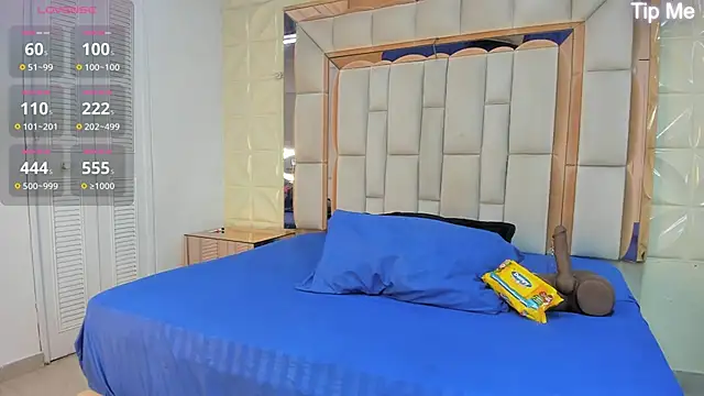 Snapshot of Sarah_Adamss chatting on 10.30.25 Sarah Adamss online show from 10.30.25