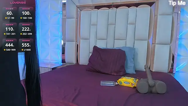 Snapshot of Sarah_Adamss chatting on 11.12.25 Sarah Adamss online show from 11.12.25