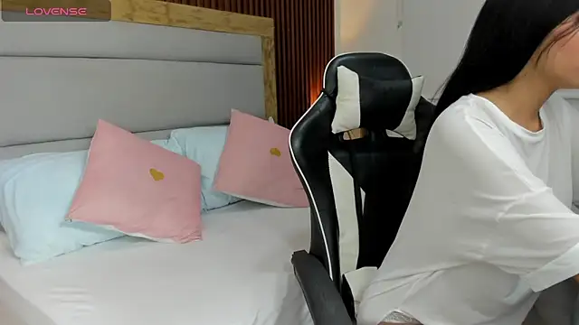 Snapshot of nahiaras_herz chatting on 10.21.25 nahiaras herz online show from 10.21.25