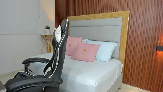 Snapshot of nahiaras_herz chatting on 10.28.25 nahiaras herz online show from 10.28.25