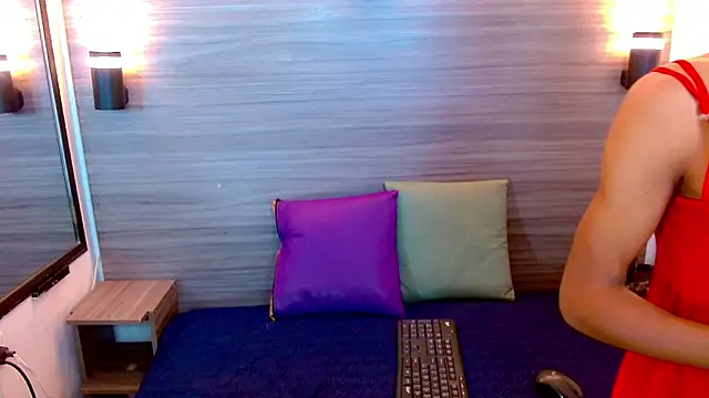 Snapshot of katherine_x1 chatting on 10.18.25 katherine x1 online show from 10.18.25