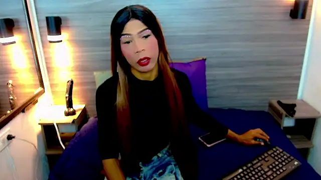 Snapshot of katherine_x1 chatting on 10.21.25 katherine x1 online show from 10.21.25