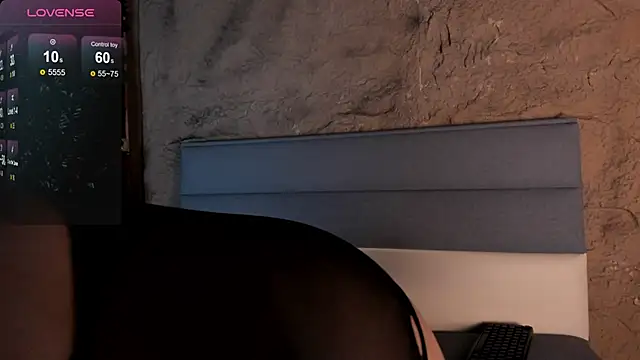 skarlet miller  online show from 10.04.25