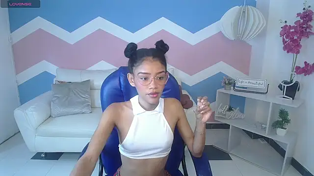 adisson petite1 online show from 11.08.25