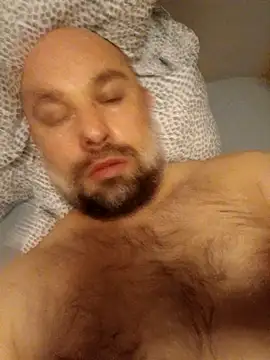 Snapshot of CristalDad chatting on 10.08.25 CristalDad online show from 10.08.25