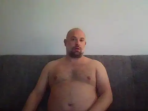 Snapshot of CristalDad chatting on 10.27.25 CristalDad online show from 10.27.25