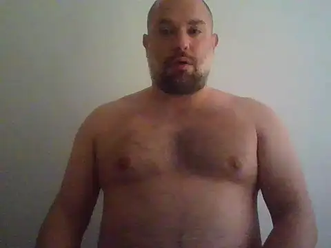 Snapshot of CristalDad chatting on 11.04.25 CristalDad online show from 11.04.25