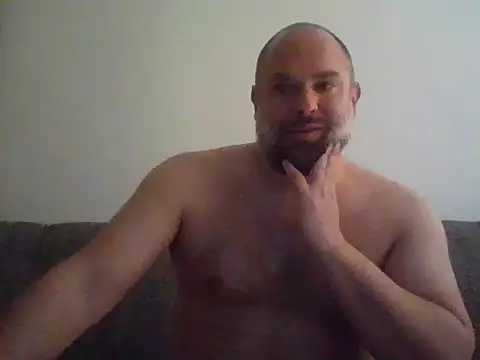 Snapshot of CristalDad chatting on 11.11.25 CristalDad online show from 11.11.25