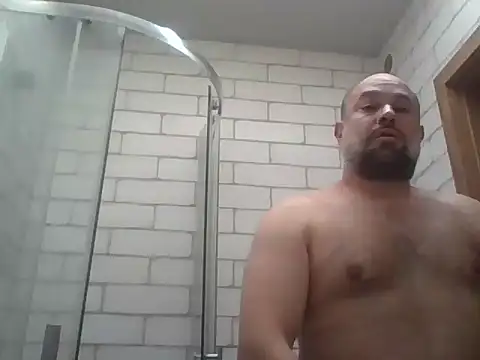 Snapshot of CristalDad chatting on 11.14.25 CristalDad online show from 11.14.25