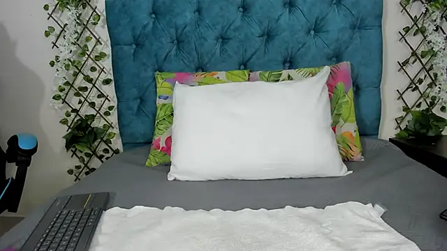 violett  rousee online show from 10.06.25