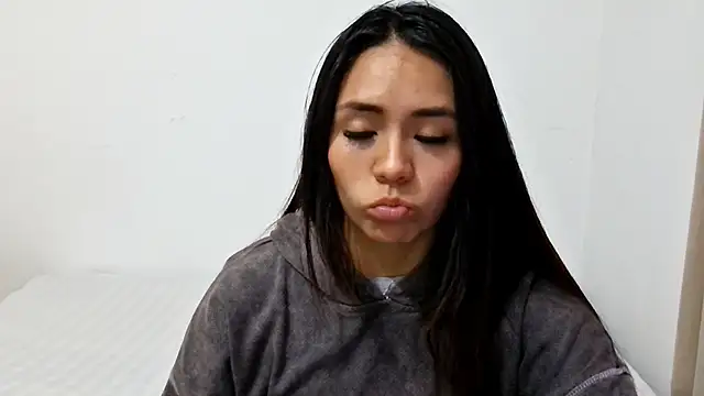 Snapshot of BellaBliss123 chatting on 10.03.25 BellaBliss123 online show from 10.03.25