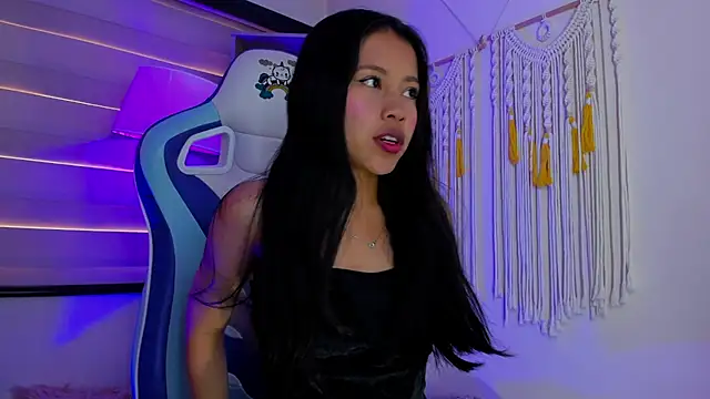 Snapshot of Zoe_Skyler chatting on 10.03.25 Zoe Skyler online show from 10.03.25