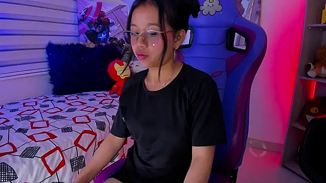 Snapshot of Zoe_Skyler chatting on 10.08.25 Zoe Skyler online show from 10.08.25