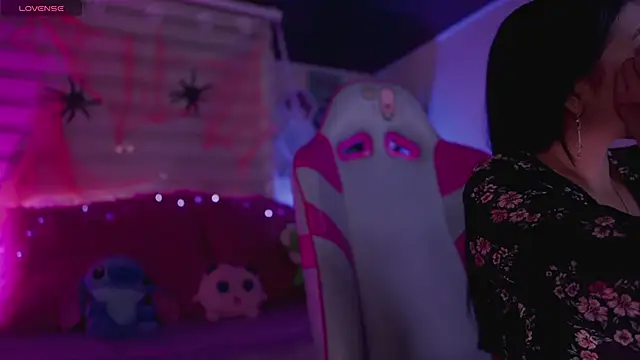 Snapshot of Zoe_Skyler chatting on 10.15.25 Zoe Skyler online show from 10.15.25