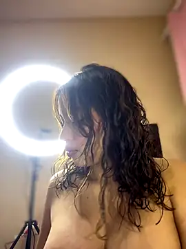 Snapshot of Mia_Valmont chatting on 10.16.25 Mia Valmont online show from 10.16.25