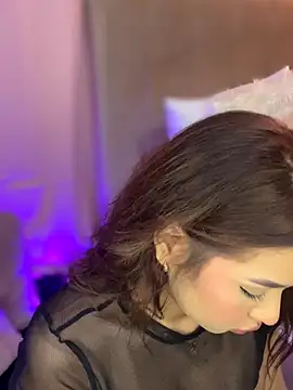 Snapshot of Mia_Valmont chatting on 10.23.25 Mia Valmont online show from 10.23.25