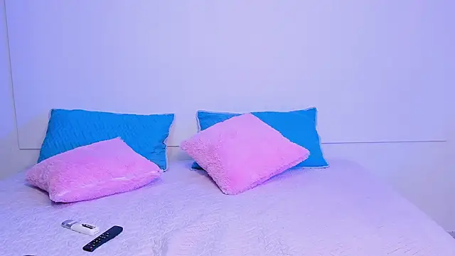 Snapshot of Honey_sweett_ chatting on 10.21.25 Honey sweett online show from 10.21.25