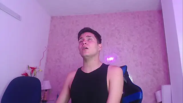 Snapshot of Aaron_Foxxx chatting on 09.29.25 Aaron Foxxx online show from 09.29.25