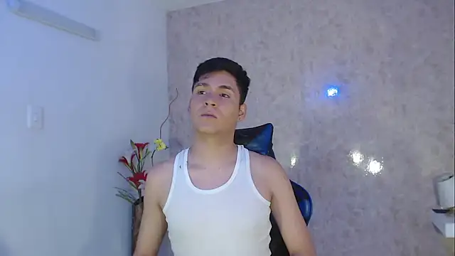 Snapshot of Aaron_Foxxx chatting on 10.05.25 Aaron Foxxx online show from 10.05.25