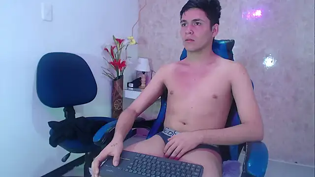 Snapshot of Aaron_Foxxx chatting on 10.10.25 Aaron Foxxx online show from 10.10.25