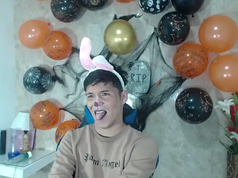 Snapshot of Aaron_Foxxx chatting on 10.27.25 Aaron Foxxx online show from 10.27.25