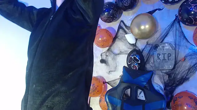 Snapshot of Aaron_Foxxx chatting on 10.28.25 Aaron Foxxx online show from 10.28.25