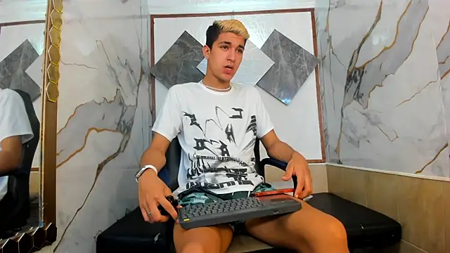 Snapshot of Stiben_boy chatting on 10.07.25 Stiben boy online show from 10.07.25