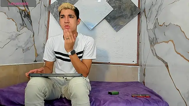 Snapshot of Stiben_boy chatting on 10.09.25 Stiben boy online show from 10.09.25