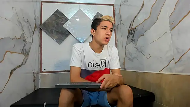 Snapshot of Stiben_boy chatting on 10.10.25 Stiben boy online show from 10.10.25