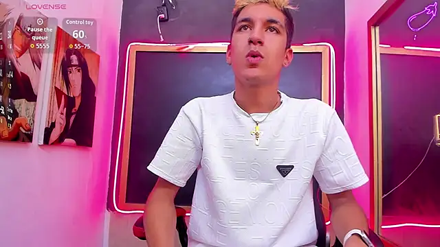 Snapshot of Stiben_boy chatting on 10.13.25 Stiben boy online show from 10.13.25