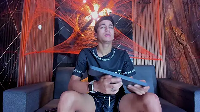 Snapshot of Stiben_boy chatting on 10.25.25 Stiben boy online show from 10.25.25