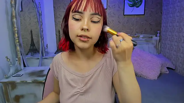 Snapshot of Megane_whitte chatting on 10.12.25 Megane whitte online show from 10.12.25