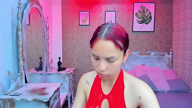 Snapshot of Megane_whitte chatting on 11.03.25 Megane whitte online show from 11.03.25