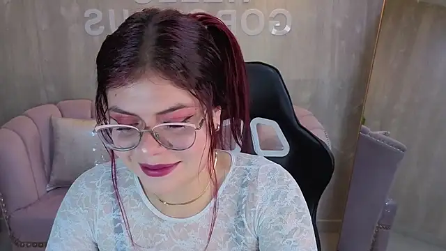 Snapshot of draviana_a_ chatting on 10.17.25 draviana a online show from 10.17.25