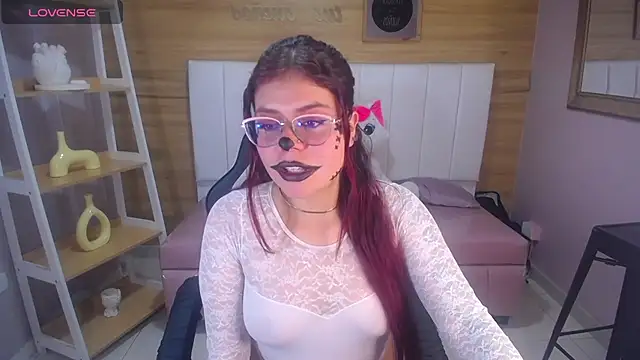 Snapshot of draviana_a_ chatting on 10.18.25 draviana a online show from 10.18.25