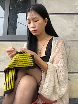 Snapshot of -mayhan11 chatting on 10.14.25 -mayhan11 online show from 10.14.25