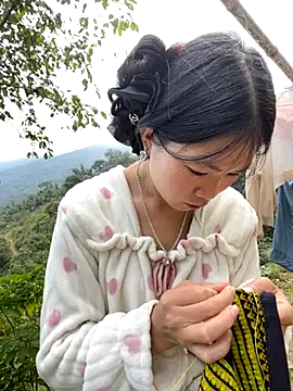 Snapshot of -mayhan11 chatting on 10.28.25 -mayhan11 online show from 10.28.25