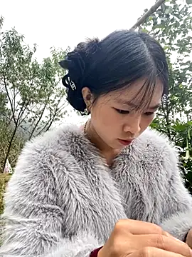 Snapshot of -mayhan11 chatting on 10.31.25 -mayhan11 online show from 10.31.25