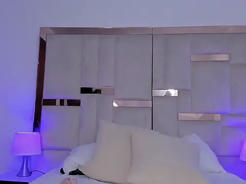 Snapshot of Lia_Sin chatting on 10.18.25 Lia Sin online show from 10.18.25