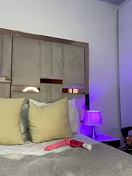 Snapshot of Lia_Sin chatting on 10.25.25 Lia Sin online show from 10.25.25