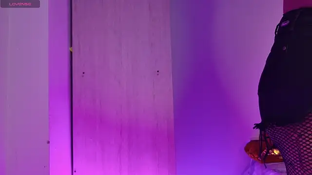 Snapshot of miamiller188 chatting on 11.06.25 miamiller188 online show from 11.06.25