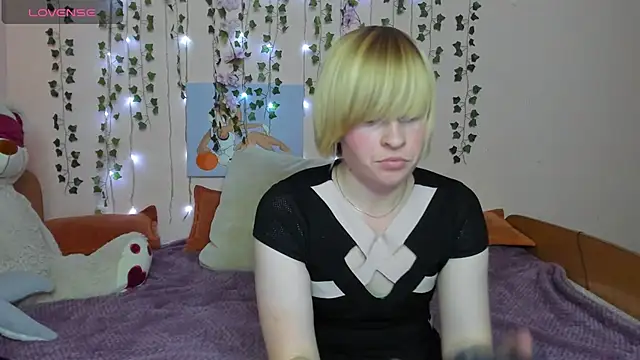 Cattie w  online show from 10.22.25