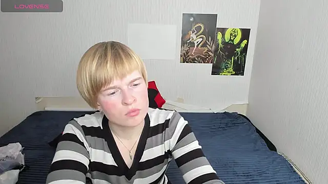 Cattie w  online show from 11.22.25